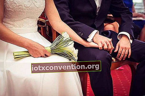 มีเคล็ดลับแบบโฮมเมดอะไรบ้างที่จะช่วยประหยัดเงินในงานแต่งงานของคุณได้มากขึ้น?