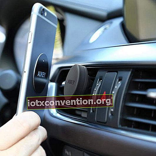 Ein billiger Magnethalter für iPhone und Smartphone im Auto