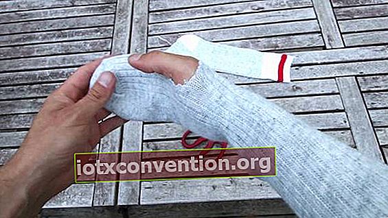 creare guanti con calzini