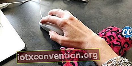 Entlasten Sie das Handgelenk, um Computer-Sehnenentzündungen vorzubeugen