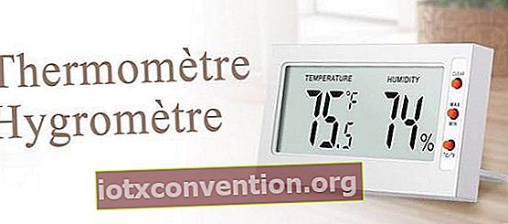 部屋の温度を簡単に測定する温度計