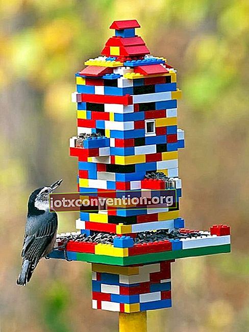 Recycling-Lego-Vogelhaus