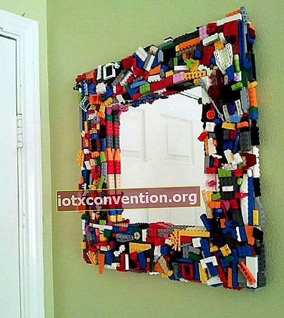 Lego-Recycling-Spiegelrahmen