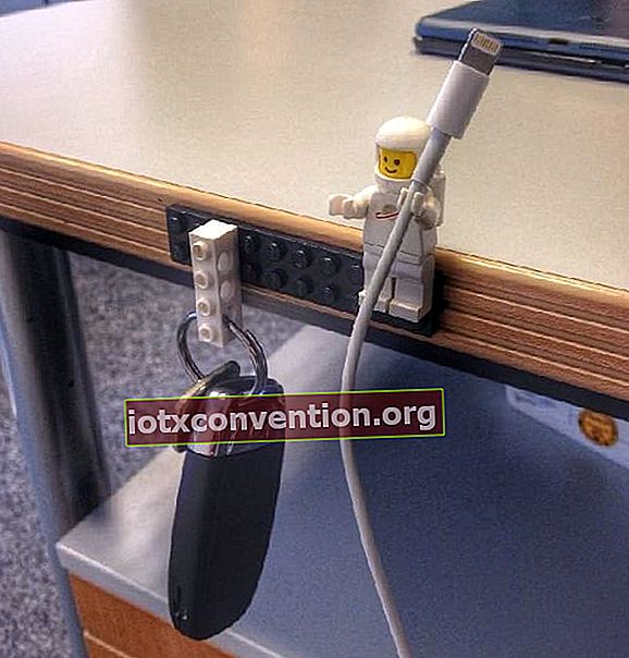 lego-to-hold-kablar-dator
