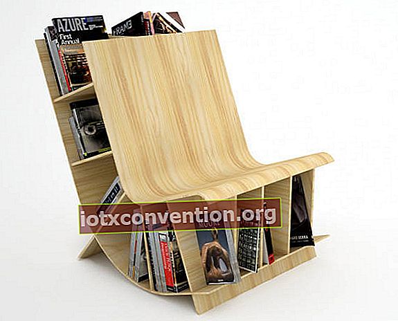 Stuhlförmiges Bücherregal