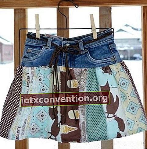 minigonna per bambini con jeans riciclati