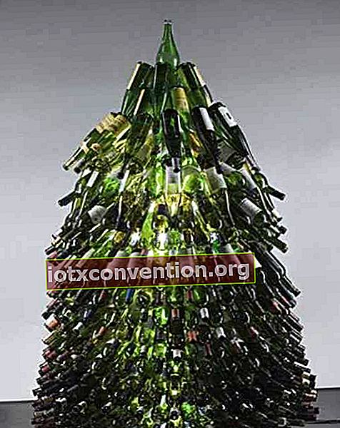 Pokok Krismas dalam botol wain