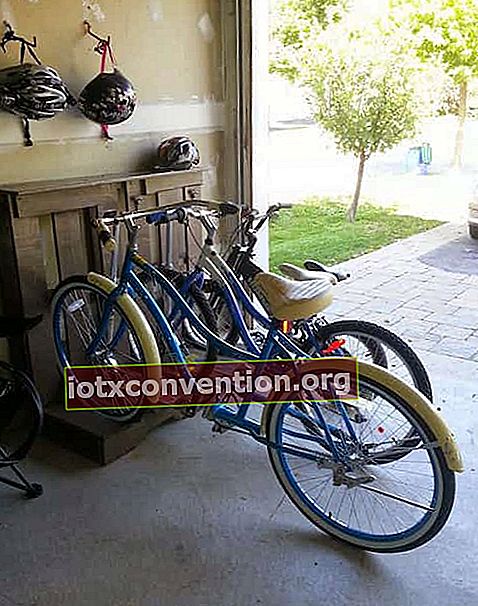 Deposito biciclette per pallet in legno