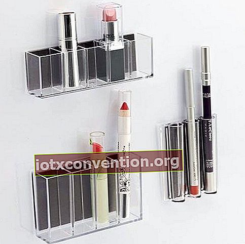 Organisierte Klebstofflagerung für Make-up