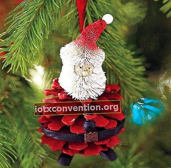 Hiasan Krismas santa claus pine cone