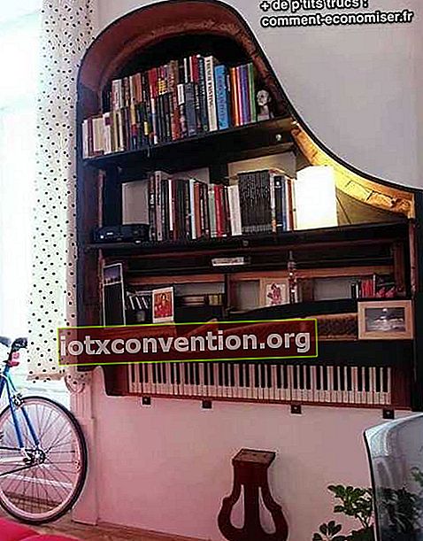 Un pianoforte riciclato sugli scaffali
