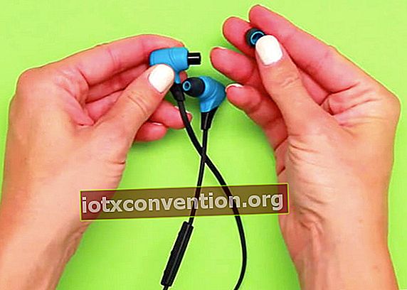 Ta bort silikonspetsarna för att snabbt rengöra smutsiga hörlurar.