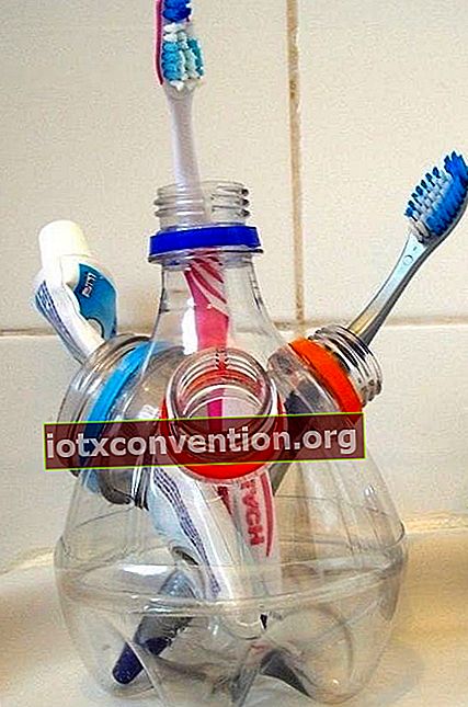 Tempat sikat gigi botol plastik daur ulang