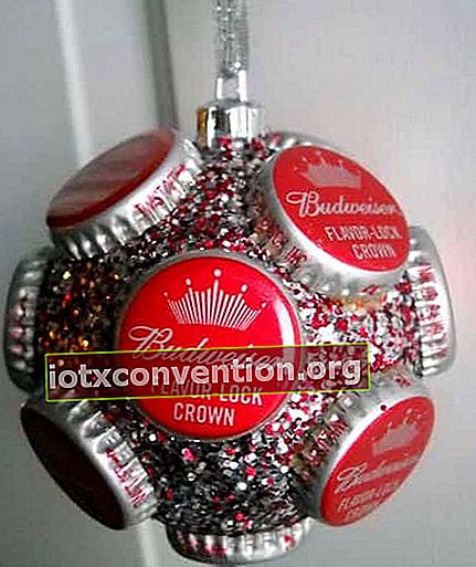 capsule natalizie con palline rosse glitterate