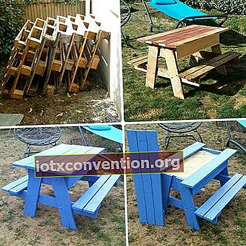 모래 상자를 만들기 위해 열리는 팔레트로 만든 어린 이용 나무 테이블