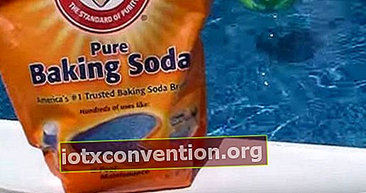 Come pulire la tua piscina con bicarbonato di sodio?
