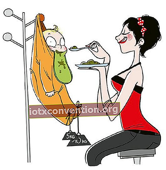 menggambar ilustrasi seorang ibu memberikan makanan kepada anaknya yang digantung di rak mantel