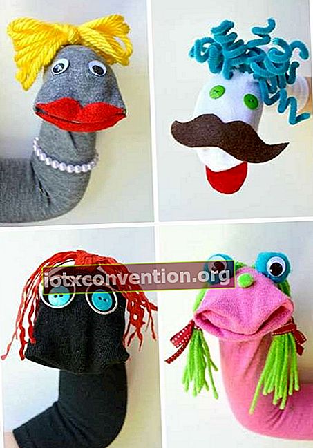 Marionetten mit mehreren Socken in verschiedenen Farben