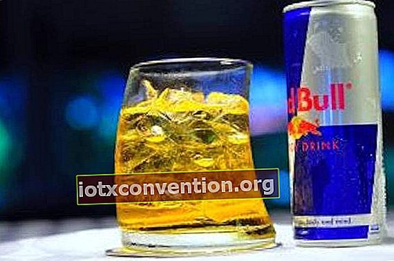 Übermäßiger Gebrauch von Red Bull kann zu Erbrechen führen.