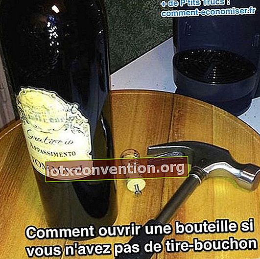 So entfernen Sie einen Korken ohne Korkenzieher aus einer Weinflasche