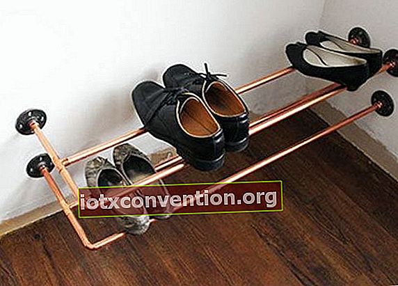 Kupferrohre zur Aufbewahrung von Schuhen