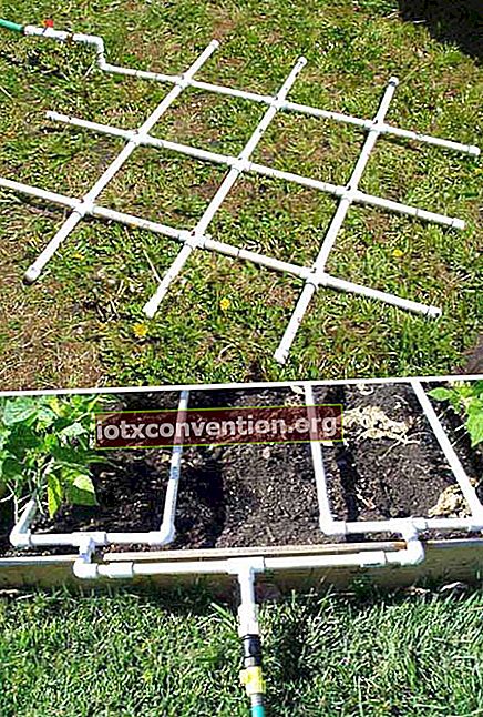 Machen Sie ein Gitter, um den Gemüsegarten zu bewässern