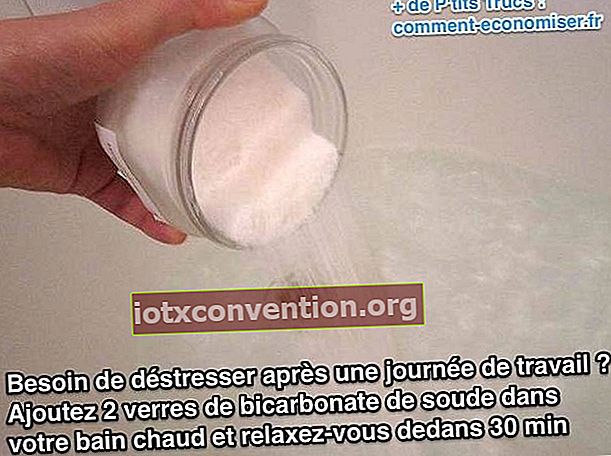Metti il ​​bicarbonato di sodio nella vasca da bagno per rilassarti