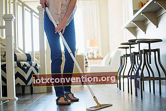 Quando pulire i pavimenti? Ecco come pulire la tua casa in modo più efficace in 7 semplicissimi passaggi.