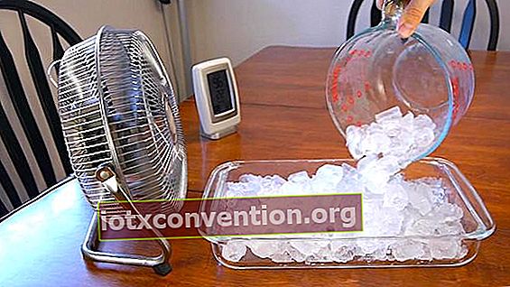 Es ist zu heiß ? Machen Sie eine hausgemachte Klimaanlage mit einem Ventilator und Eiswürfeln.