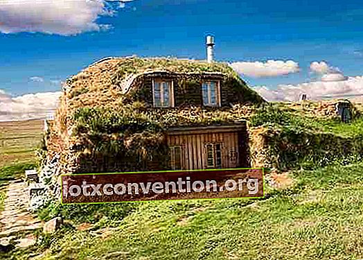 traditionelles isländisches Haus begraben