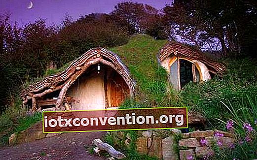 umweltfreundliches Hobbit-Haus zurückgeforderte Materialien