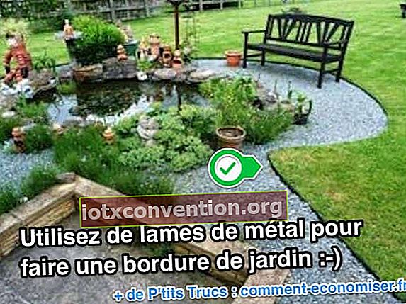 庭の境界線を作るための安価な解決策は、金属の刃を使用することです。