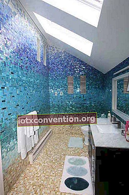 kamar mandi dengan enamel kaca untuk efek pantai