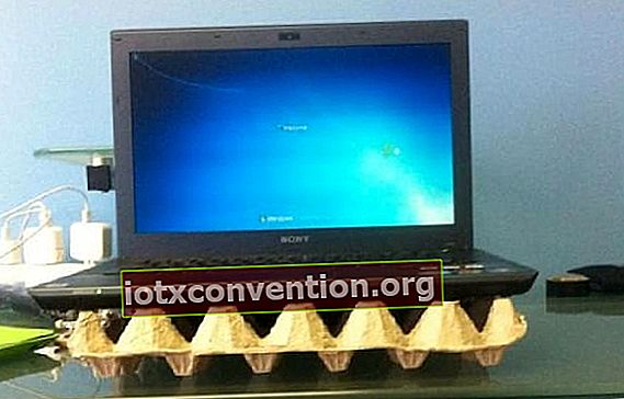 Der Trick, um eine Überhitzung eines Laptops mit einer Schachtel Eier zu vermeiden