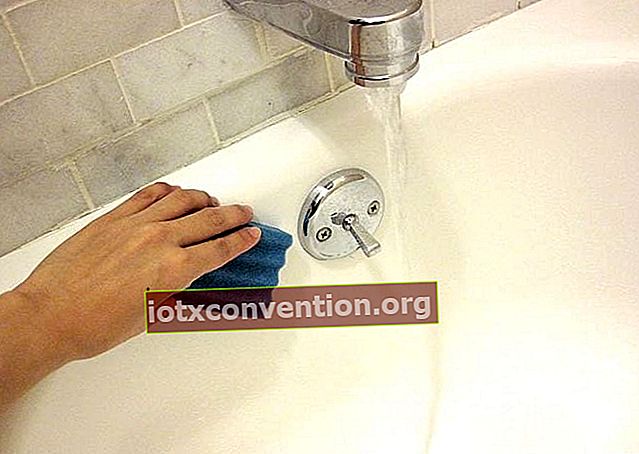 bersihkan tab mandi secara ekologi