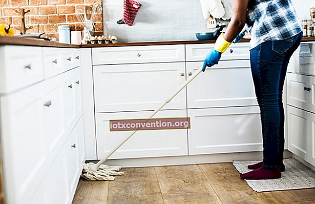 วิธีที่ง่ายที่สุดในการทำความสะอาดเฉดสีภายในบ้าน