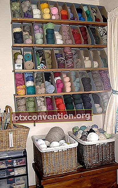 conservare visibilmente lana e materiale per maglieria