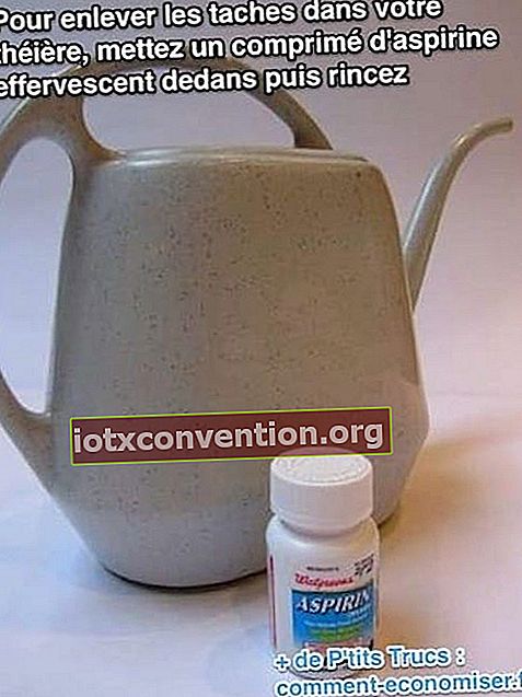 Spuren in der Teekanne mit Aspirin entfernen