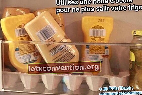 Una scatola di uova per evitare di sporcare il frigorifero