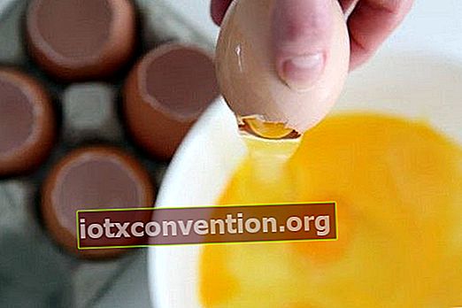 bagaimana mengosongkan telur tanpa memecahkannya