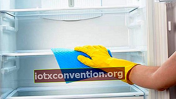 l'aceto viene utilizzato per pulire il frigorifero