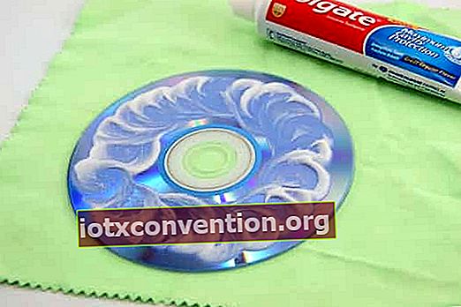 Reparieren Sie eine CD oder DVD mit Zahnpasta