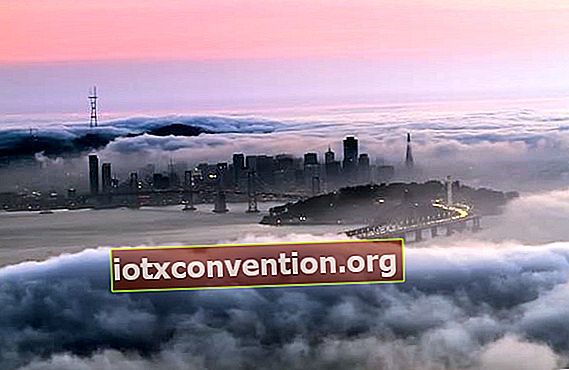 Spessa nuvola sulla città di San Francisco
