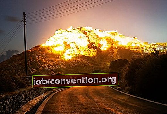 Explosionsillusion auf einem Berg