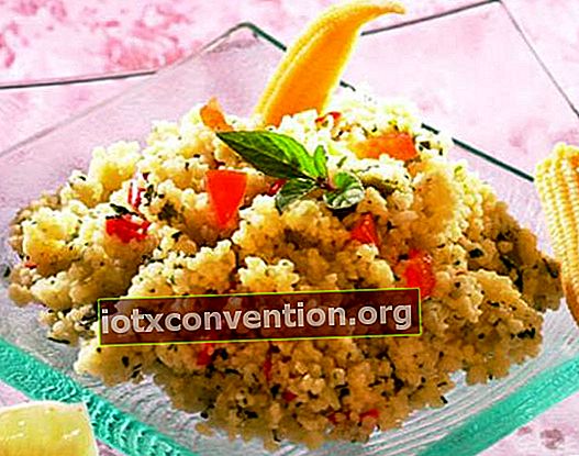 สูตรราคาไม่แพง: tabbouleh กับ quinoa