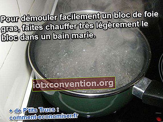 untuk membuka blok foie gras dengan mudah, panaskan dengan lembut di bain-marie