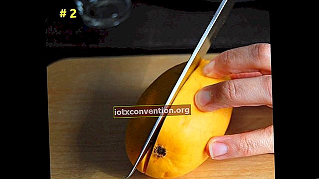 Il trucco per sbucciare un mango senza dita appiccicose.
