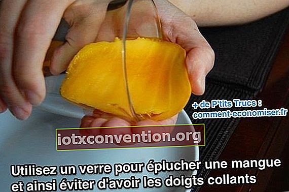 Hur man skalar en mango med ett glas