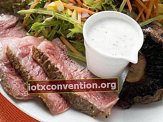 Apa resep untuk salad steak panggul kurang dari 400 kalori?
