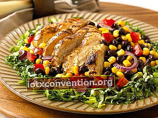 Apa resep untuk Tex Mex Chicken Less Than 400 Calorie Salad?